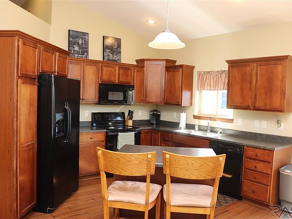 2nd image of 605 Saint Jerome St