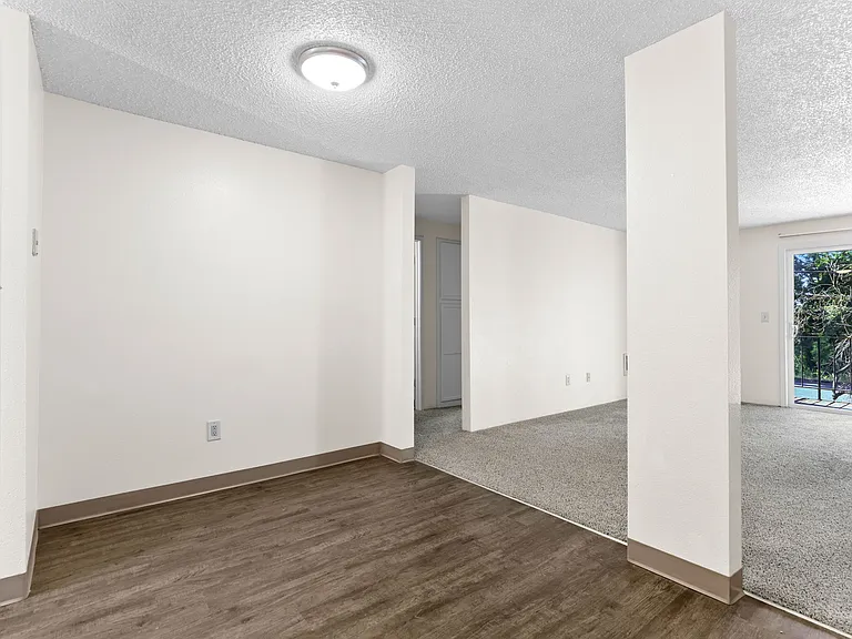 Charbern Apartments — Photo 8