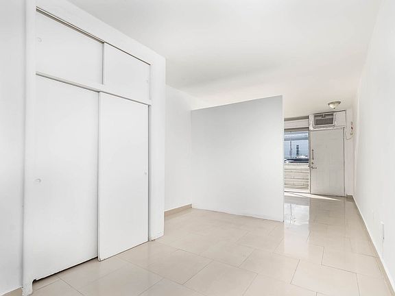 4th image of 1685 Jefferson Ave APT 3