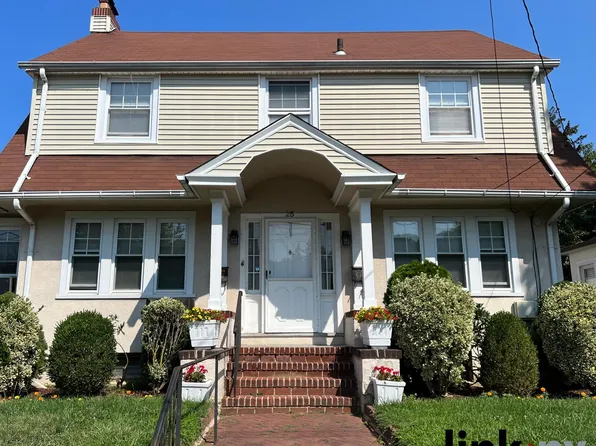 25 Armourvilla Ave, Tuckahoe, NY 10707