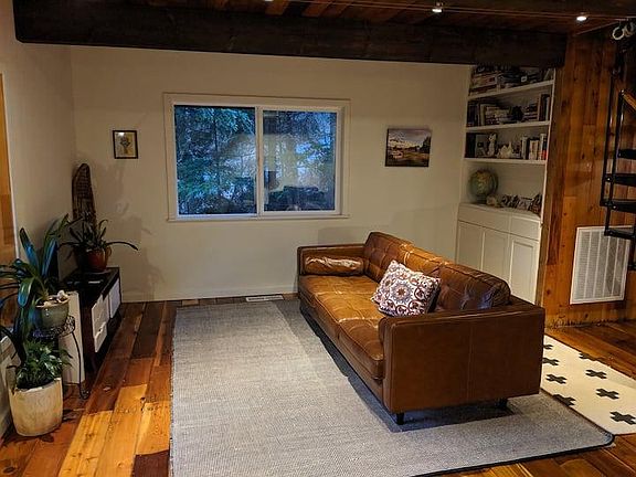 5th image of 106 Christina Pl