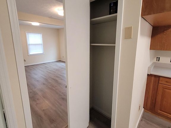 5th image of 1435 Flesher Ave