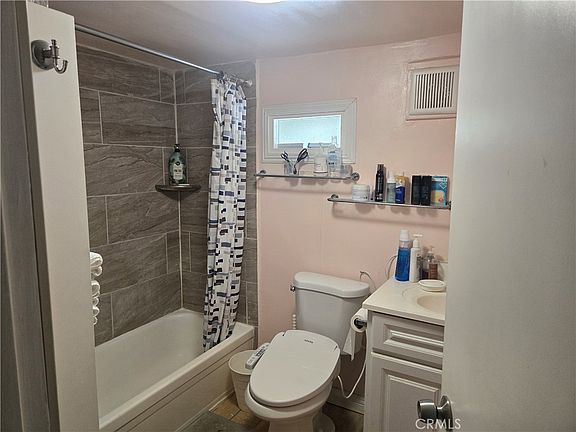 4th image of 1436 W 130th St Space 8