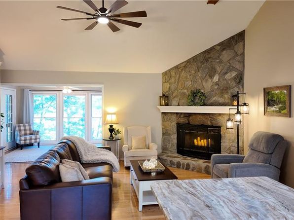 310 Dogwood Ter, Ellijay, GA 30536