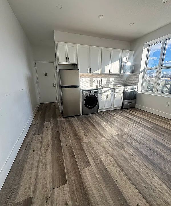 1st image of 2785 E 15th St APT 1