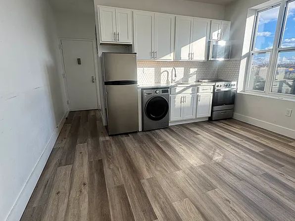 2785 E 15th St APT 1