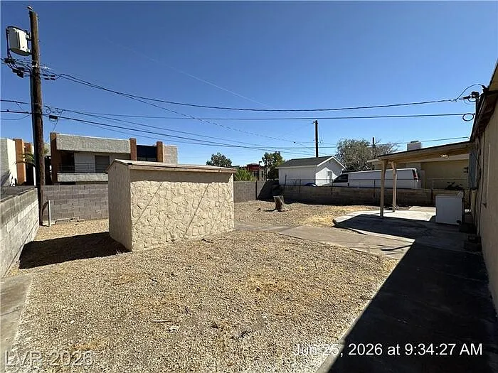 148 W Victory Rd — Photo 23