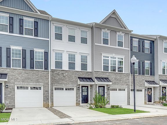 2nd image of 5 Pelham Ln