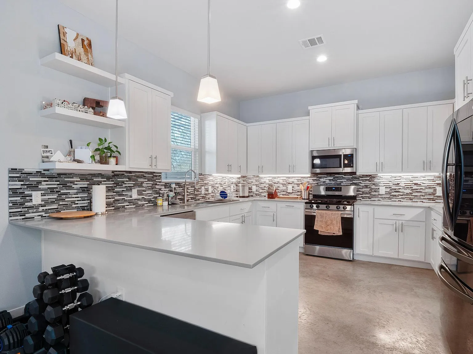 2 bed, 2.5 bath, 1597 sqft, $2,295 — Photo 3