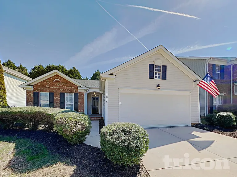 1816 Oakdale Green Dr — Photo 2