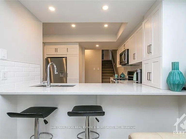 846 Rockson Cres #C — Photo 18