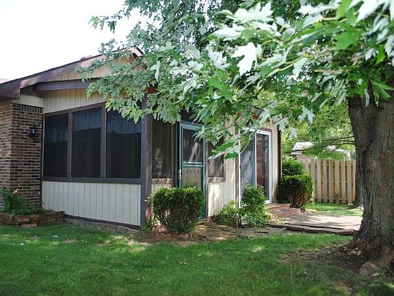 5th image of 820 Crystal Lake Dr