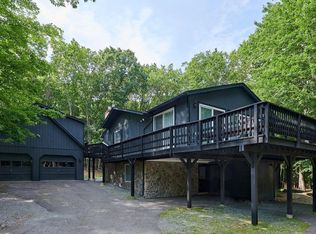 108 Sugar Bush Dr, Tafton, PA 18464