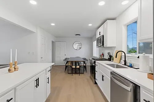1405 Field Dr NE Photo 1
