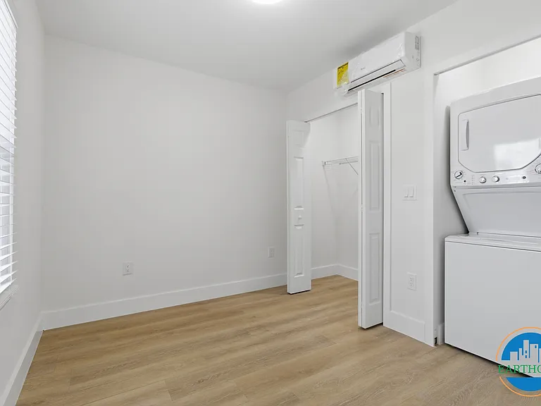 701 W Plaza Pl #B — Photo 23