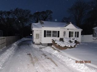 51 Osage St, Selden, NY 11784