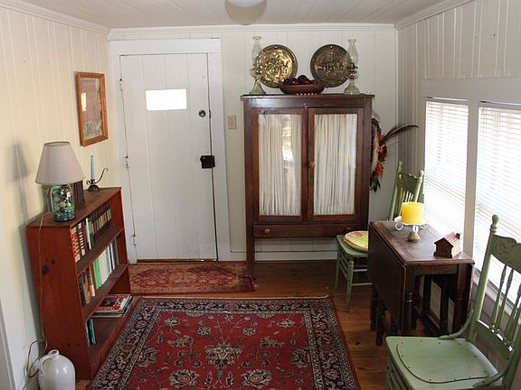 5th image of 670 E Cypress St