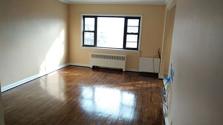 Rented by Metroline Realty | media 18