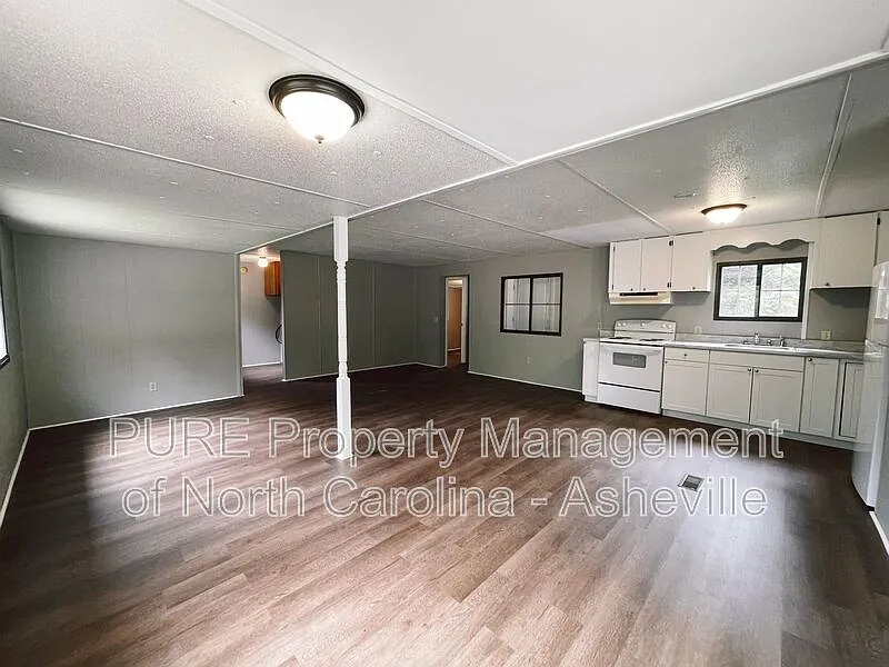 3 bed, 2.0 bath, 900 sqft, $1,345 — Photo 3
