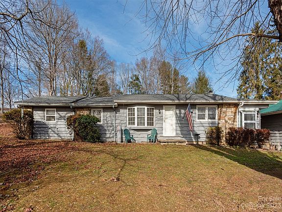 2nd image of 10 Cozy Acres Ln