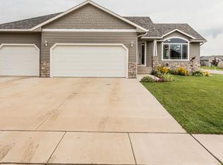 608 Brannon Dr, Harrisburg, SD 57032