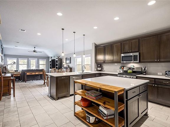 5th image of 4124 Presidio Ln