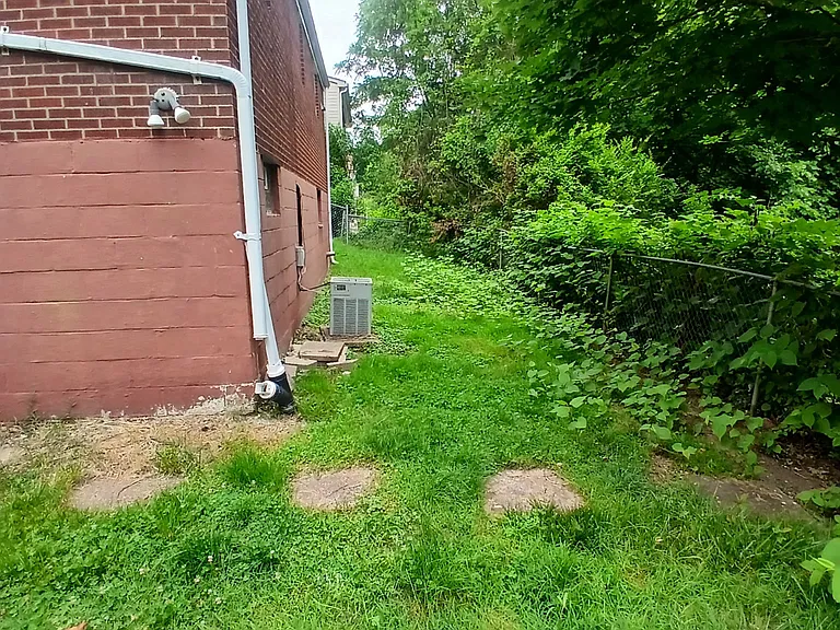 Robin St — Photo 17