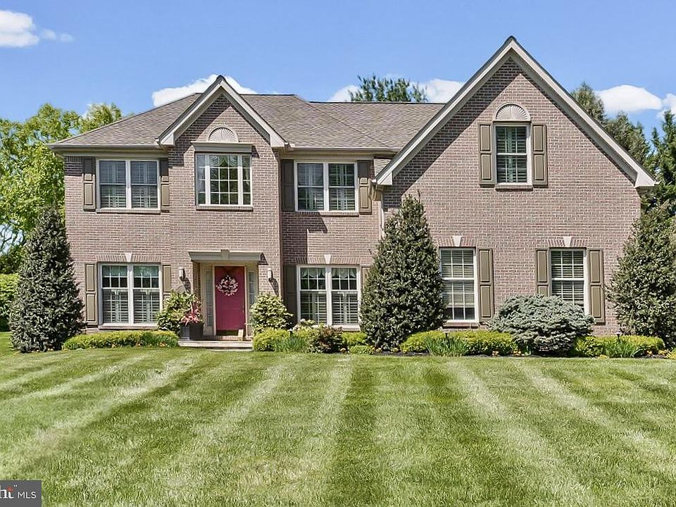 1st image of 19 Bradley Dr