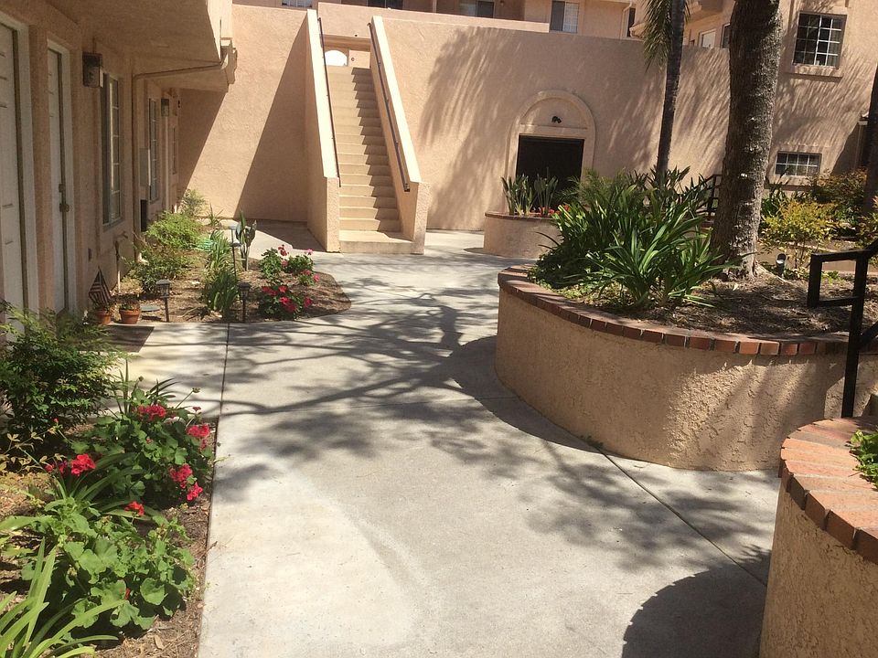 2nd image of 901 Via Zapata APT A