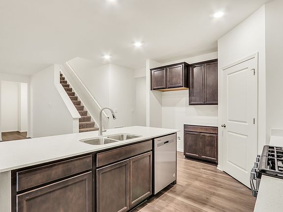 4th image of 10045 Goodridge Ln