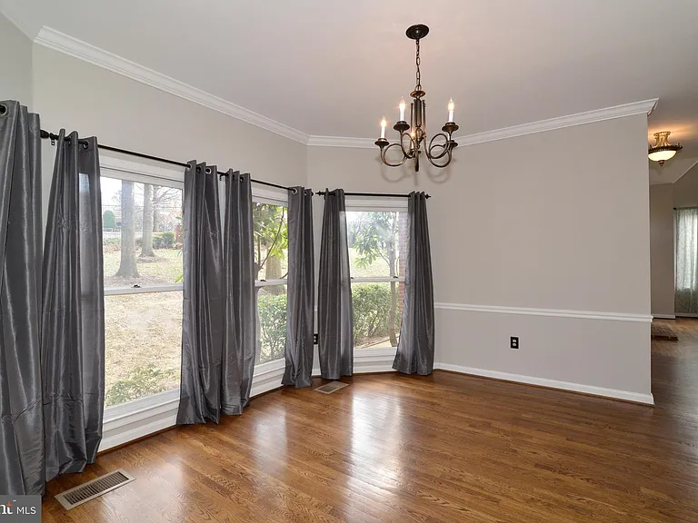 10200 Aspen Willow Dr — Photo 16