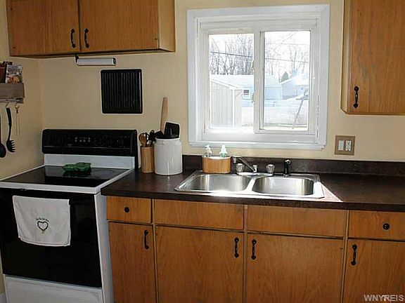 5th image of 14 Windsor Ave