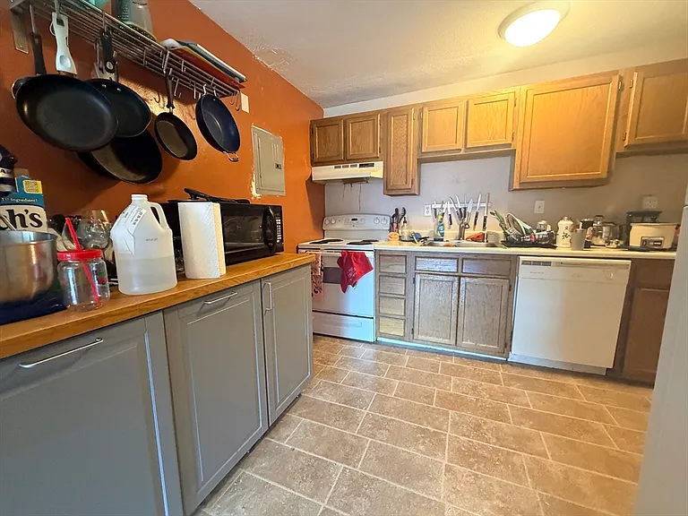 239 Kelton St #44 — Photo 1