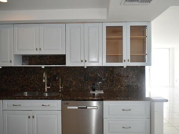 5th image of 3546 S Ocean Blvd