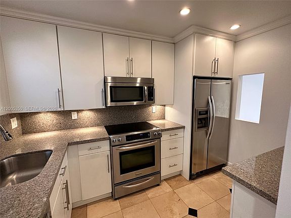 4th image of 1250 Lincoln Rd APT 406