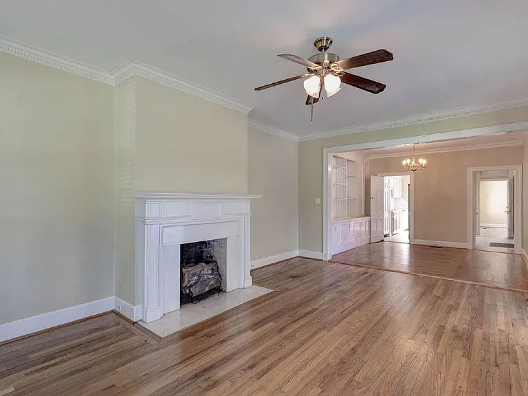 1523 Dixon Dr — Photo 2