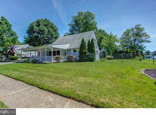 224 Mill Dr, Levittown, PA 19056