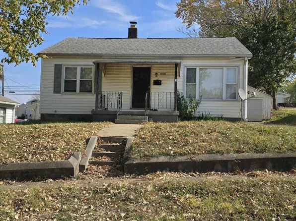 822 SE 1st St, Washington, IN 47501