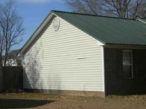 401 Northwoods Dr, Raeford, NC 28376