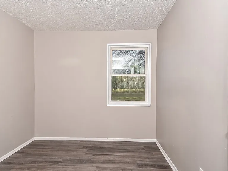 2079827_025_bedroom_13443839.jpg