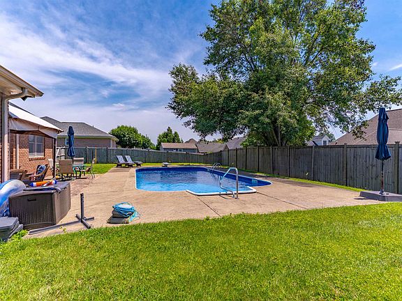 4th image of 2362 Balmoral Dr