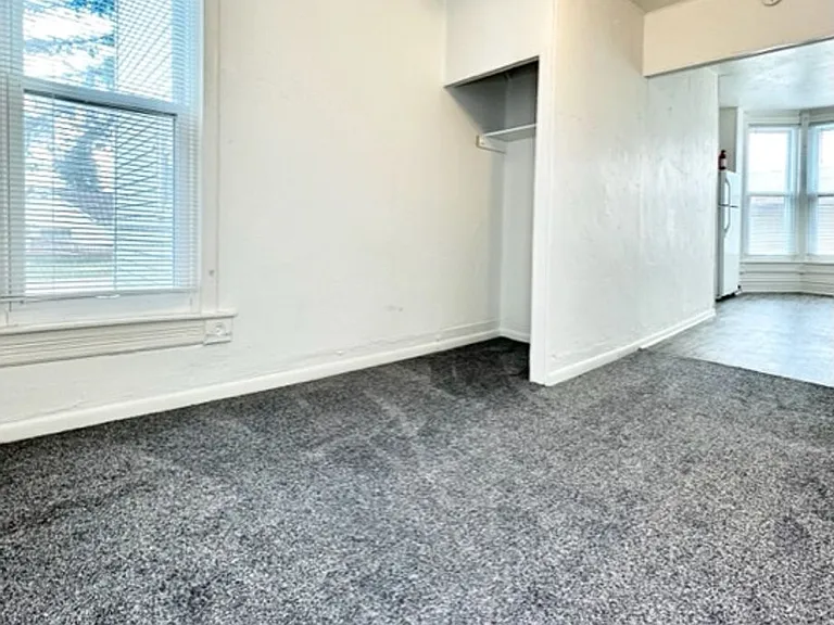 208 S Webster Ave — Photo 9