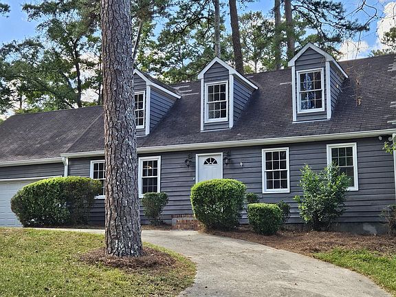 3rd image of 390 Riverdale Rd