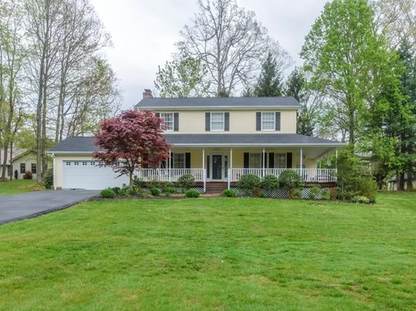 17636 Mahogany Dr, Abingdon, VA 24210