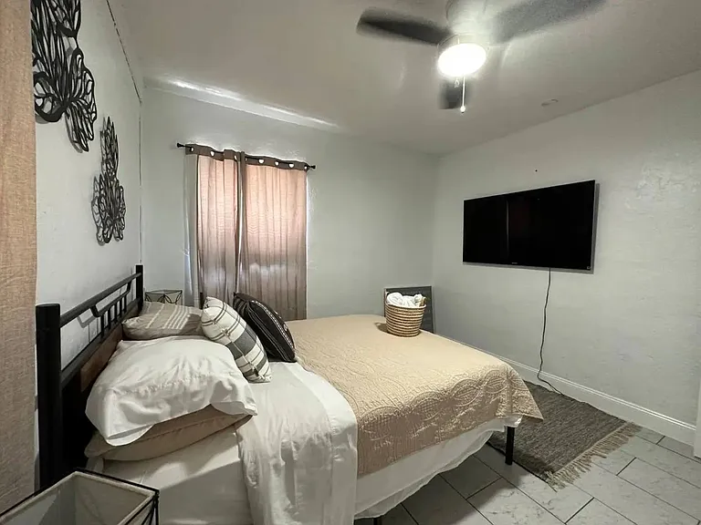 1743 Yale St S #1/2 — Photo 8