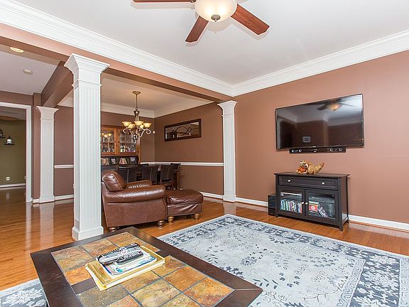living room w/ columns