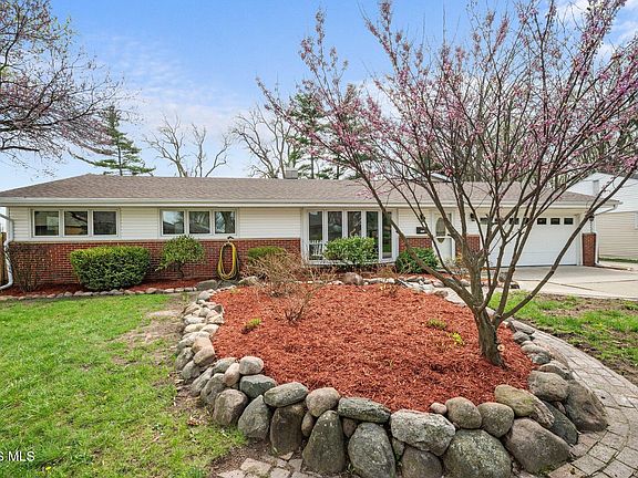 3rd image of 2015 Burr Oaks Dr