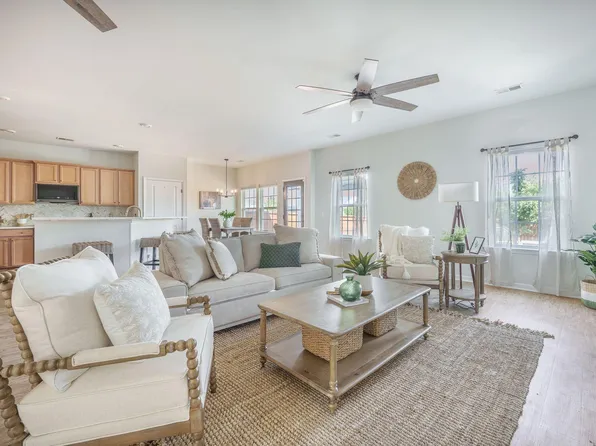 743 Redbud Ln, Summerville, SC 29486