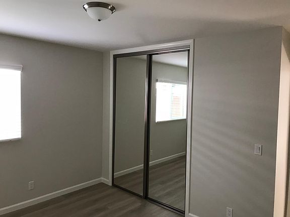 3rd image of 960 Rosecrans St #2