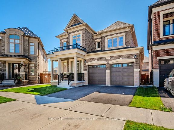 3rd image of 2383 Irene Cres